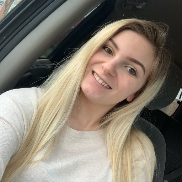 Meet your Posher, Karli - Picture 1 of 1